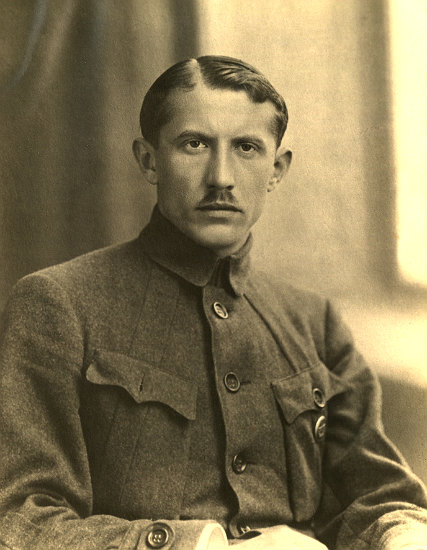 Jewhen Konowalets – Oberst und Organisator des Korps der Sitsch-Schützen. Кyjiw, 1918. Jewhen Konowalets – Oberst und Organisator des Korps der Sitsch-Schützen. Кyjiw, 1918.